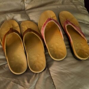 Lot of 4 pairs Megnya flip flops